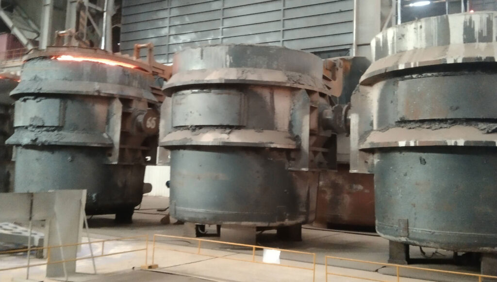 Ladle refining furnace