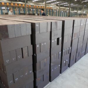 Carbon magnesia brick